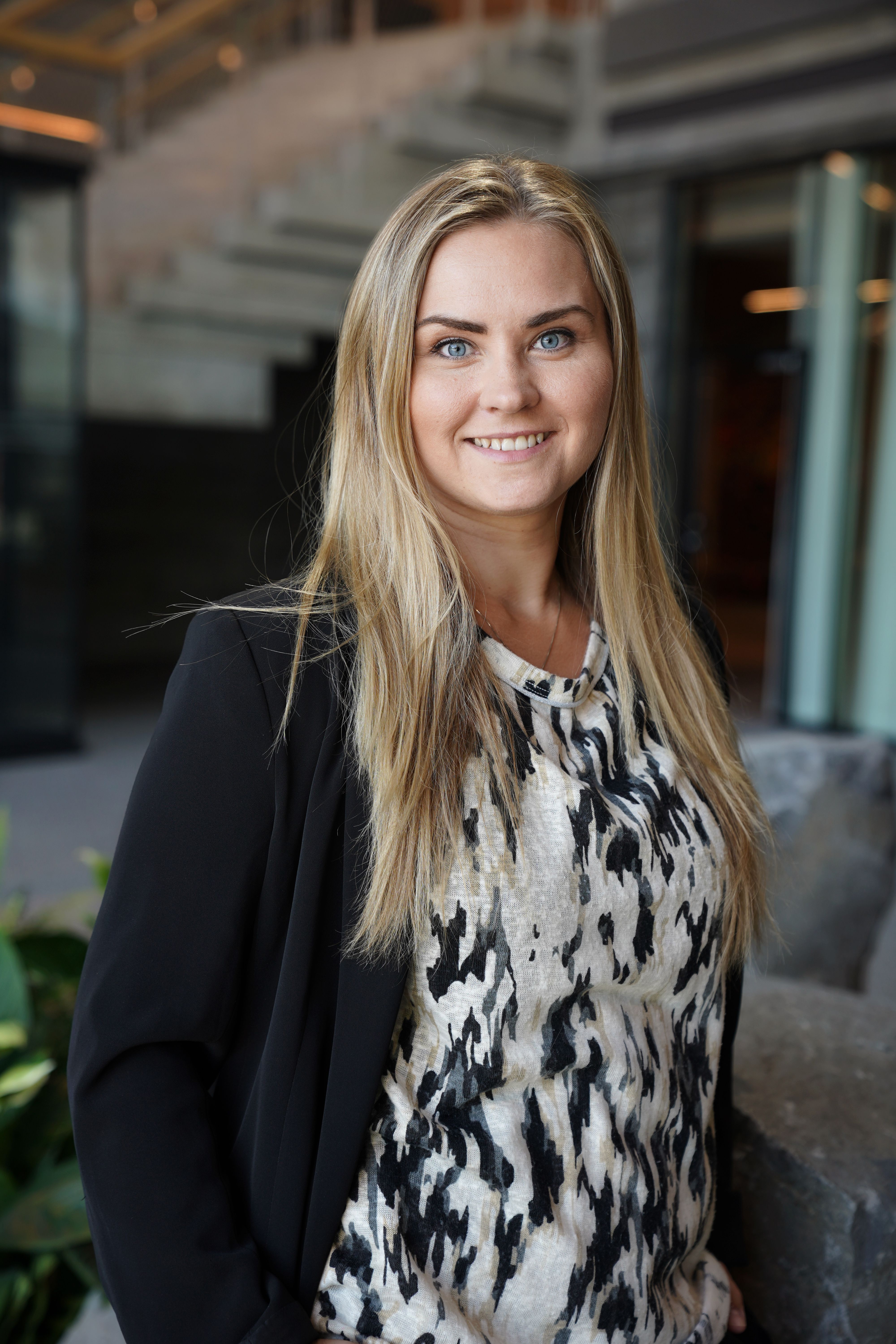 Ásdís Erna Guðmundsdóttir